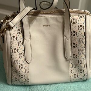 🩵🤍🩷💚 Fossil Sydney Satchel White and Cream